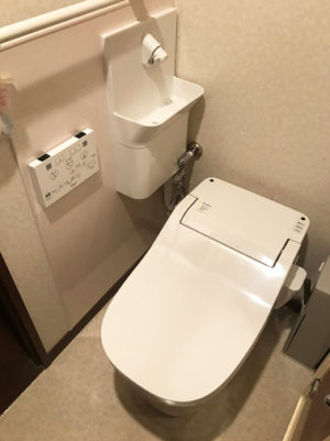 鹿児島市のトイレリフォーム施工事例｜K様邸｜パナソニック「アラウーノSⅡ」全自動お掃除トイレでいつでも快適♪【リビングプラザ滝の神】鹿児島市・リフォーム・塗装・外構・造園