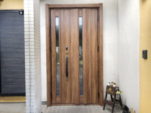 鹿児島市吉野町　玄関ドア　リフォーム　施工事例　｜I様邸｜　　【リビングプラザ滝の神】鹿児島市・姶良市・日置市・リフォーム・塗装・外構・造園