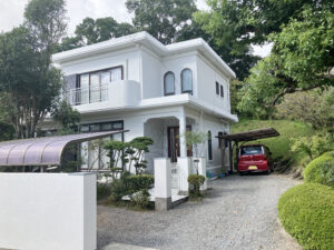 鹿児島市　外壁塗装工事　施工事例　｜Ｆ様邸｜【リビングプラザ滝の神】鹿児島市・姶良市・日置市伊集院・リフォーム・塗装・外構・造園