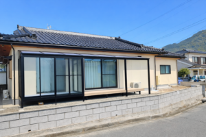 姶良市・テラス・サンルーム設置工事・Ｆ様邸施工例【鹿児島市・姶良市・伊集院・リフォーム・リノベーション・外壁塗装・屋根塗装・ガーデン・エクステリア・外構・造園】リビングプラザ滝の神