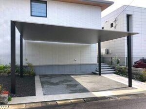 鹿児島市　カーポート施工事例｜モダンなお家に美しく調和するカーポートSC｜【鹿児島市・姶良市・伊集院・リフォーム・リノベーション・外壁塗装・屋根塗装・ガーデン・エクステリア・外構・造園】リビングプラザ滝の神