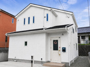 鹿児島市　外壁・屋根塗装工事　施工事例　M様邸｜【鹿児島市・姶良市・伊集院・リフォーム・リノベーション・外壁塗装・屋根塗装・ガーデン・エクステリア・外構・造園】リビングプラザ滝の神